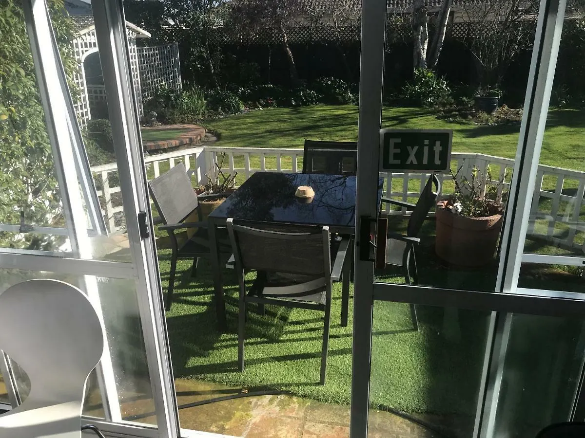 Sandy Feet Accommodation Christchurch Guest house